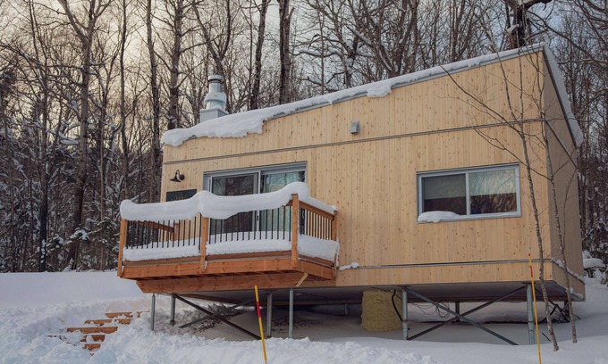 Notre-Dame-Auxiliatrice-de-Buckland Ski Chalet | Micro-Cabine in the Mountains - Solstice 4