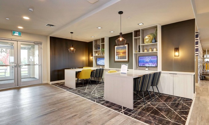 Kanata Lakes - Marchwood Lakeside - Morgan's Grant - Kanata Hotel | Microtel Inn & Suites by Wyndham Kanata Ottawa West