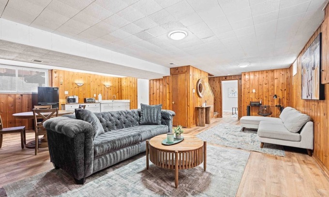 Yorkshire Apartment | Mid-Century Cabin Retreat | Cozy Apt Suite Getaway