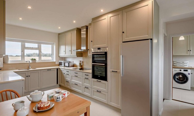 Ipswich House | Mid-century Farmhouse on the Edge of Alton Water in Peaceful Suffolk Countryside