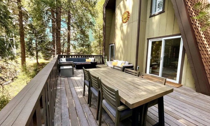 Crestline Cabin | Mid-Century Luxury Mountain Getaway