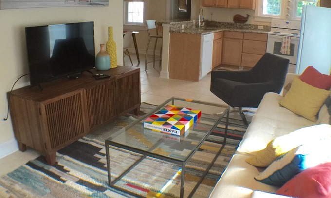 Northeast Virginia Beach Apartment | Mid century modern 1 bedroom apartment