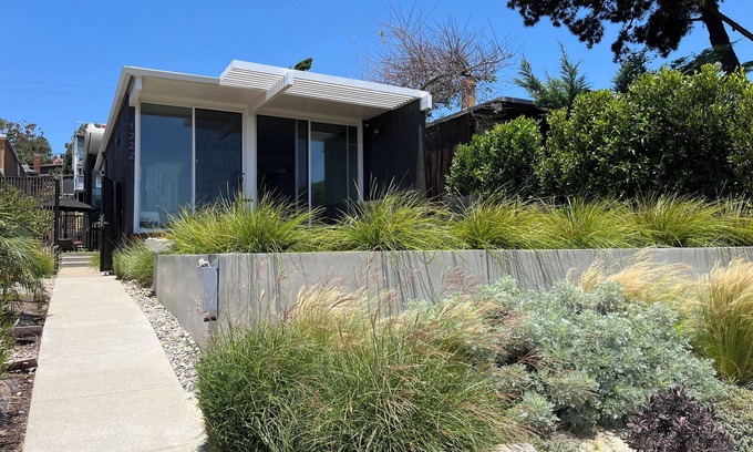 La Jolla Mesa House | Mid-Century Modern Gem with Views in N. PB/La Jolla. Highly Walkable!