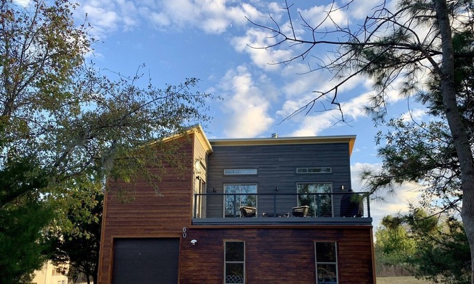 Cape Royale House | Mid-Century Modern Lake Escape
