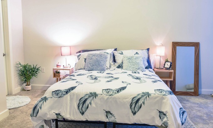 Waterloo Apartment | Mid Century Modern Luxury Apartment in Elkridge near Hospitals and Shopping Mall