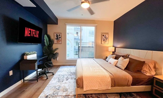 Beverly Hills Apartment | Mid-Century W/Pool & GYM +Parking 10min to Cedars