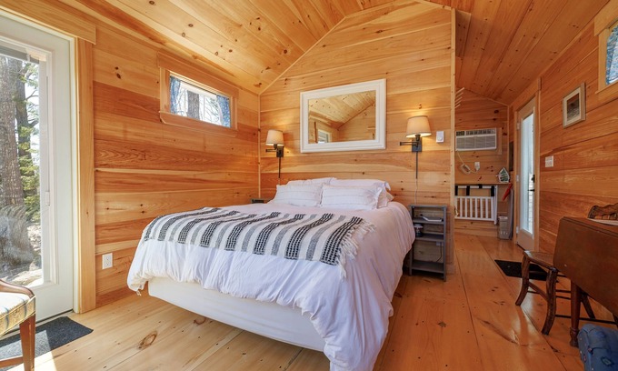 Sandy Point Cabin | Mid-Coast Maine: Cozy Cabin Retreat close to the beach w/Sauna -Cabin #1 Balsam