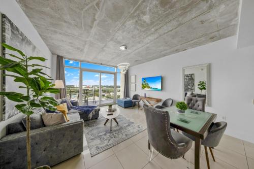 Midtown Apartment | Midblock Midtown Miami High Floor 1B Suite W Spa Pool Gym