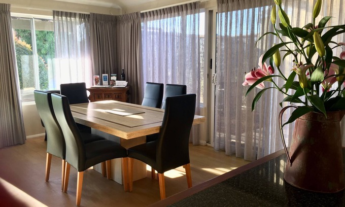 Collingwood Park Villa | Middleton Bay Retreat - beach villa near golf club, Foxtel, Wifi, Ducted Heating