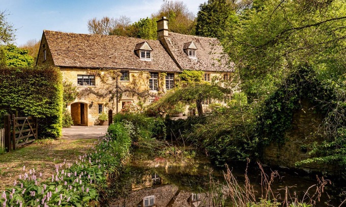 Bourton Apartment | Midsummer Mill - Five Bedroom Apartment, Sleeps 8