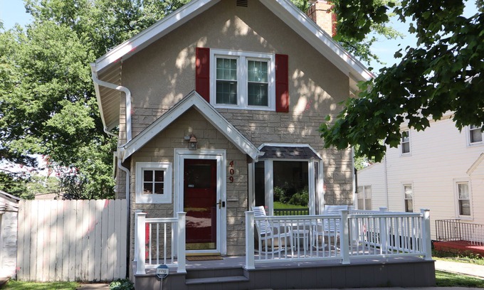 Dundee-Happy Hollow Historic District House | Midtown Charmer