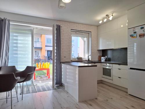 Gdansk Apartment | Mieszkanie 46m2 - 2 pokojowe z ogródkiem , WIFI , Bezpłatny parking nr 126, Szybkie połączenie z lotniskiem, autobus 120