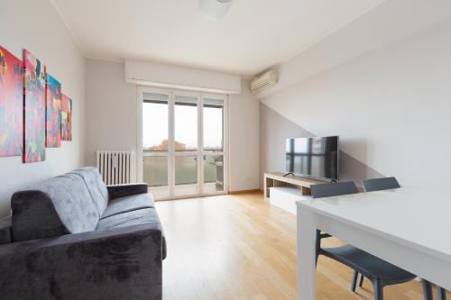 Chiesa Rossa Apartment | Milano Famagosta Balcony Apartment