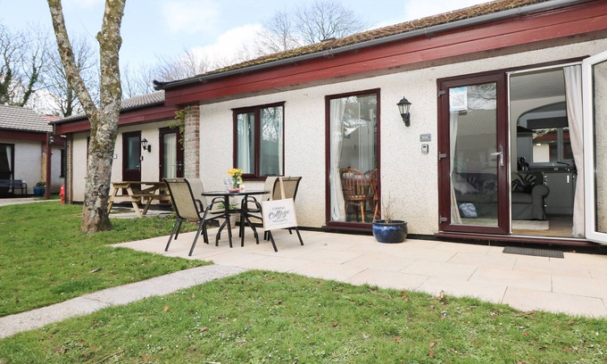 Saint Erth Praze House | MILES RETREAT, pet friendly, with pool in Hayle