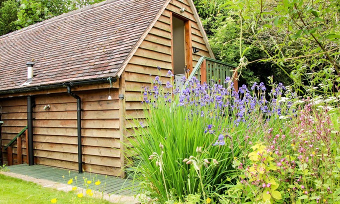 Munslow Cottage | MILFORD TREE TOPS, romantic, with a garden in Craven Arms