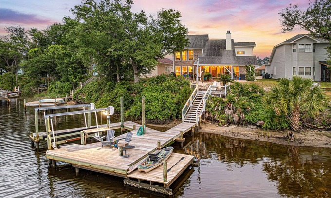 Callaway House | Military/LT Discounts*High-End Waterfront-Pets/Kayaks