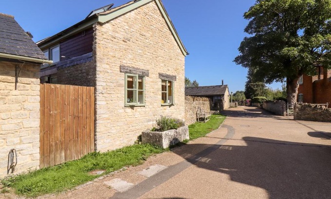 Cirencester House | Mill View