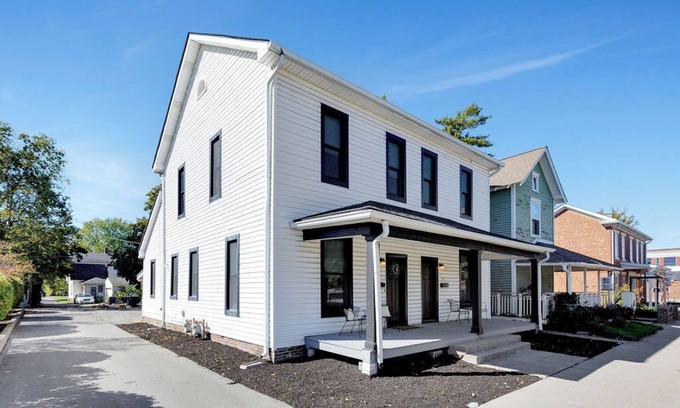 Noblesville House | Miller House-Modern Remodel 2BR Historic Townhome blocks to downtown Noblesville