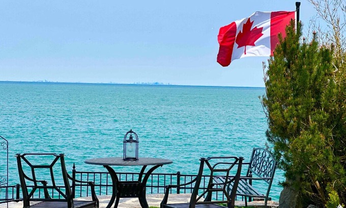 Grimsby House | Million Dollar Private Lakefront House - Lake Patio - B&B - 250/248