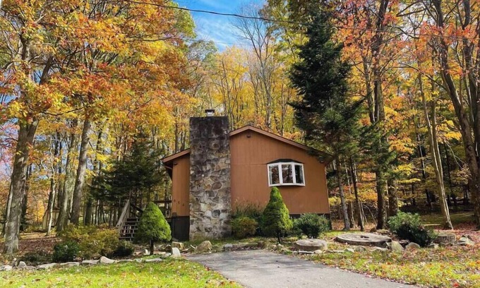 Terra Alta House | *Millstone Cottage w/Lake & Pool access, Wi-Fi