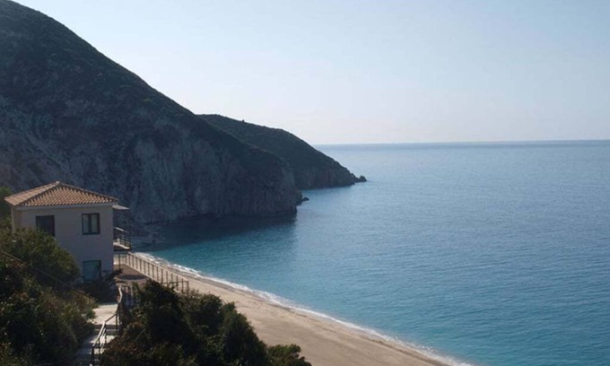 Agios Nikitas Villa | MILOS BAY VILLAS- Beachfront luxury villa with private pool, beach access