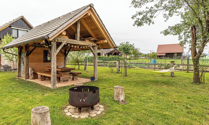 Metlika Ski Chalet | Mimi Cottage near Kolpa River, Gradac, Slovenia