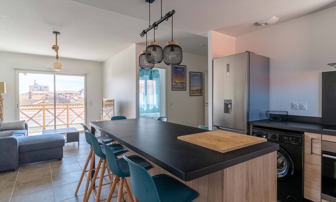 Mimizan-Plage Apartment | Mimizan Beach: 3-Star Apartment 50m from Ocean, Sleeps 5, A/C, Parking, WiFi, Balcony, Cleaning Included