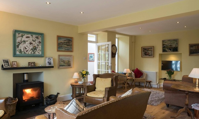 Newport Cottage | Min y Mor, Newport - Five Bedroom Cottage, Sleeps 10