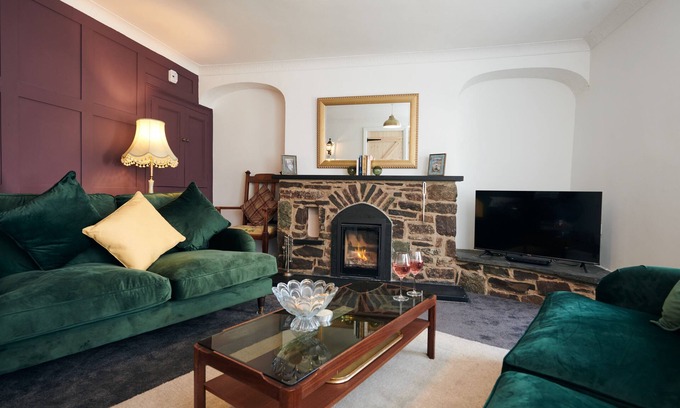 Laugharne Cottage | Min Yr Afon, Low allergen, central property with wood burner