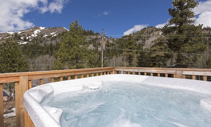 Alpine Meadows House | Mineral Springs By Tahoe Getaways w/Hot tub & Ski Shuttle in Alpine Meadows