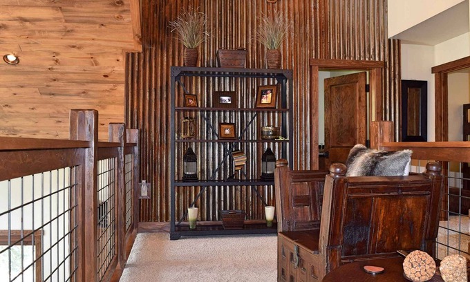 Upper Moonridge House | Miners Canyon Retreat