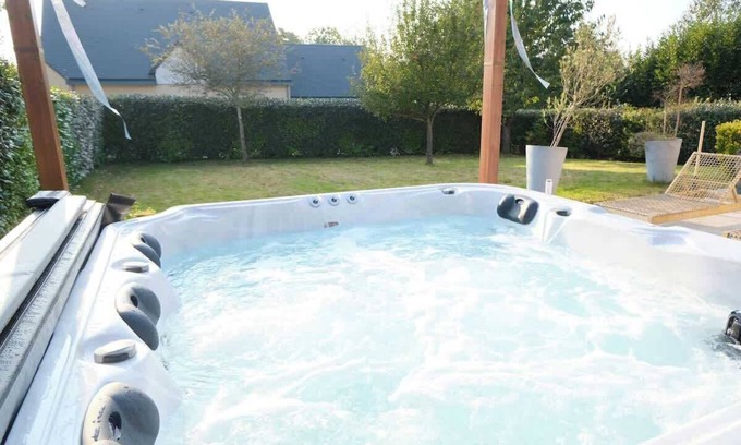 Saint-Lo House | Minimaliste Oasis - Golf & Spa