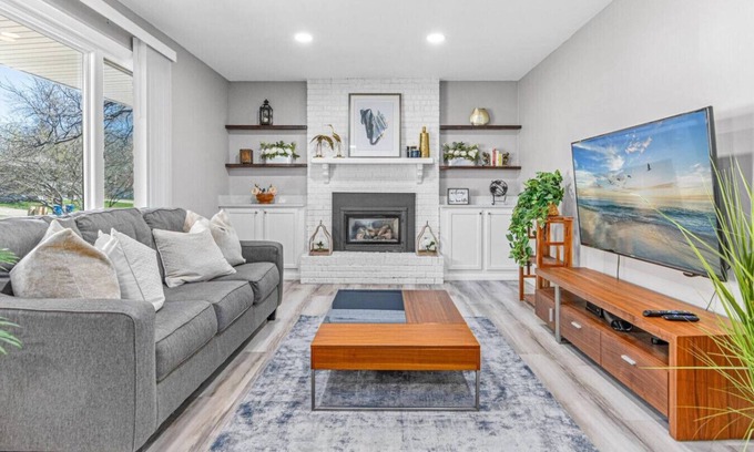 Apple Valley House | Minnesota Designer Stay: Mall of America, ValleyFair, & Minnesota Zoo
