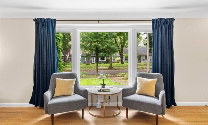 Linden Hills House | MINNeSTAY* Minikahda Vista | Hot tub