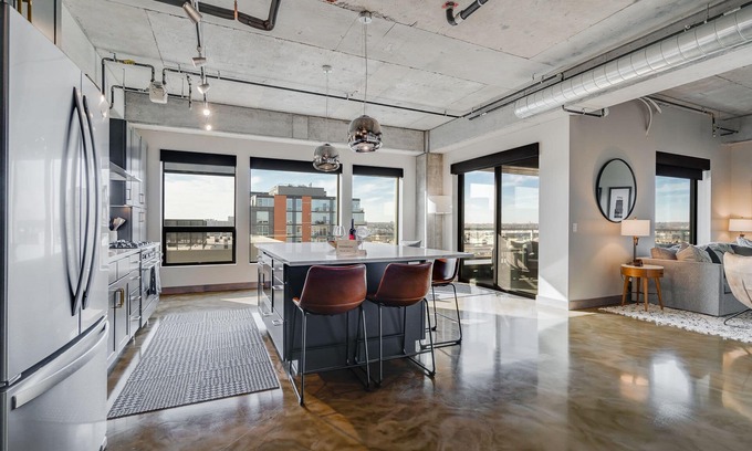 Warehouse District Apartment | MINNeSTAY* Sable 701 Loft
