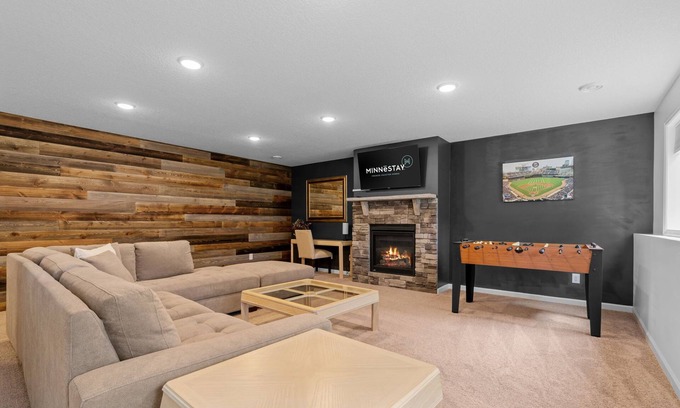 Blaine House | MINNeSTAY* Savanna Grove