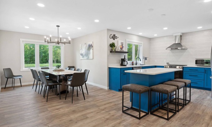 Sauk Rapids House | MINNeSTAY* The Cottage at Enchanted Pines
