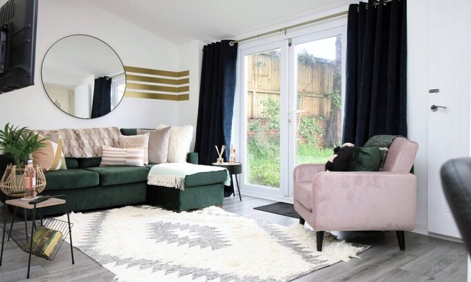 Adamsdown Apartment | Minster House by Tŷ SA