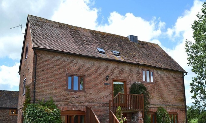 Bromyard Cottage | Mintridge - The Oast House - farm stay apartment set within 135 acres