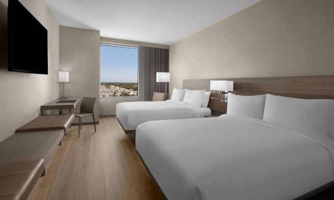 Ludlam Hotel | Minutes away from Downtown Dadeland! With Pool Access and Free Parking!