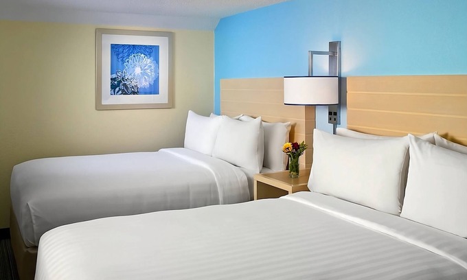 Chesterfield Hotel | Minutes Away from St. Louis Carousel at Faust Park! 2 Units with Private Kitchen