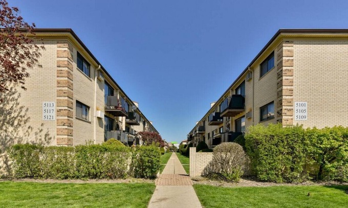 O'Hare Apartment | Minutes from Rosemont | 500+ Mbps | Parking