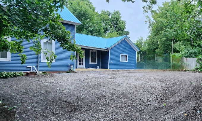 Canton Apartment | Minutes from SLU and SUNY CANTON-2 bedroom with AC and WiFi in fantastic Canton