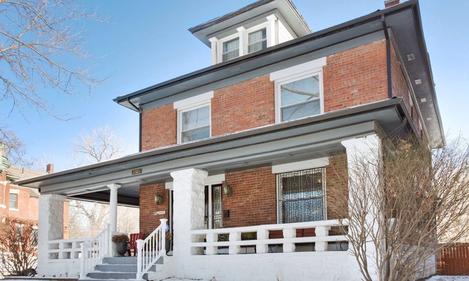 Northeast Kansas City House | Minutes to Arrowhead,Sprint,Convention,Kaufman,Crown Center, Power & Light,Plaza