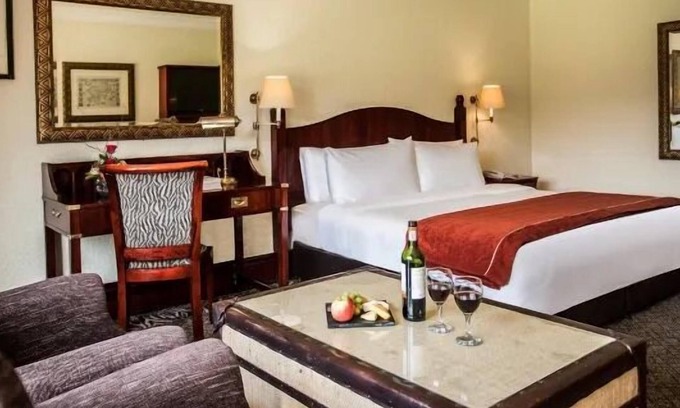Gaborone Hotel | Minutes to Botswana National Stadium! 2 Modern Units with Free Parking & Shuttle