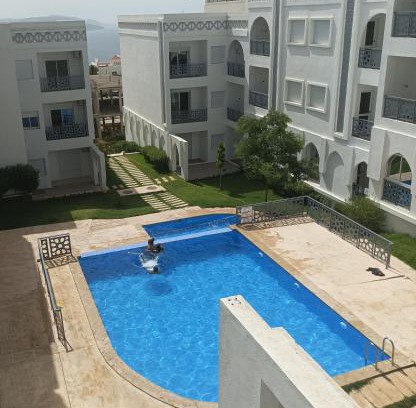 Al Bahraoyine Apartment | MIRABAIE Appartement Cosy Family -Sur la colline de la baie de Tanger Terrasse Piscine Garage WiFi à 8 min en voiture de CAP Malabata et la corniche animée et des prestigieux cafés restaurants lounge