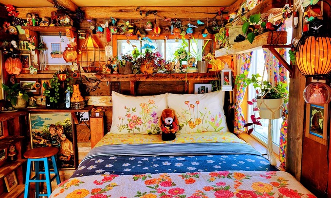 Belfast Cabin | Miracles on Polly - Fairy Tale Cabin - A return to your childhood