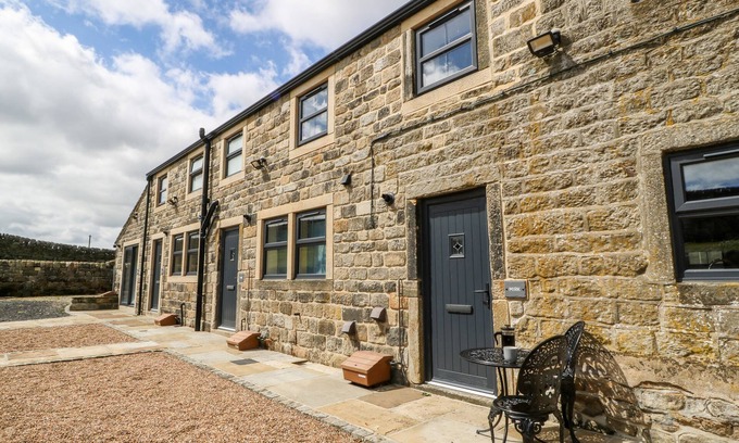 Lumbutts Cottage | MIRK COTTAGE, family friendly, with open fire in Cragg Vale