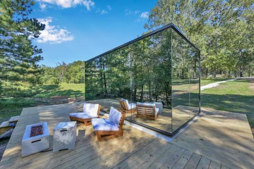 Coldspring House | Mirror Cabin & Sauna In A Forest