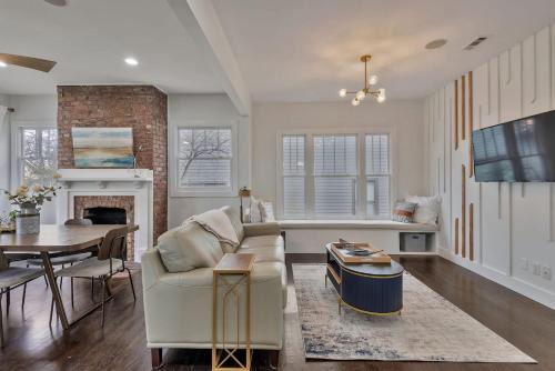 Woodland in Waverly House | Miss You In The Morning , Broadway Boho